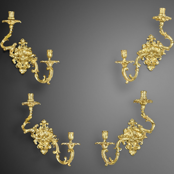 Suite de quatre appliques asymétriques