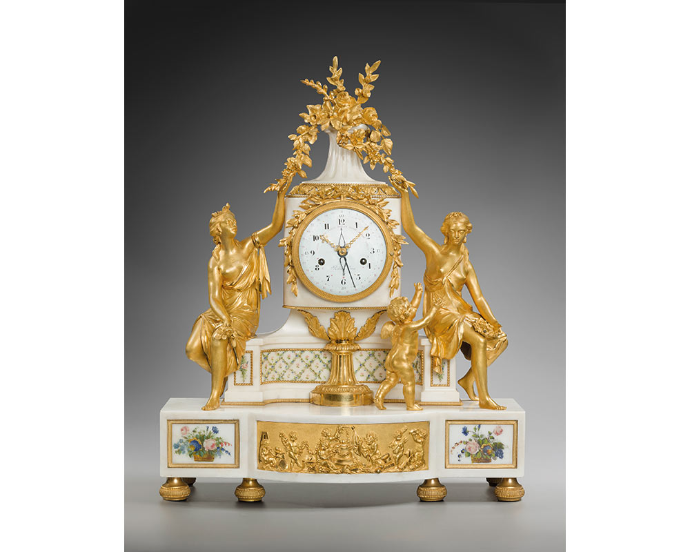 Une-pendule-en-bronze-ciselé,-doré,-marbre-blanc-S