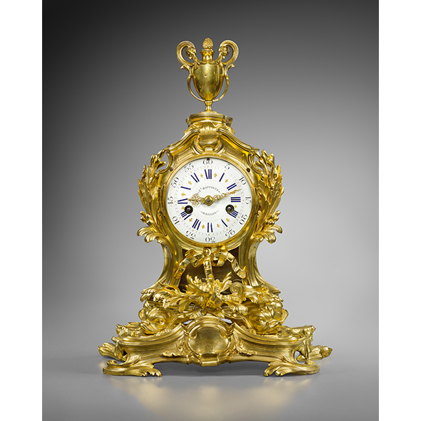 Une pendule en bronze ciselé et doré signée Saint-Germain